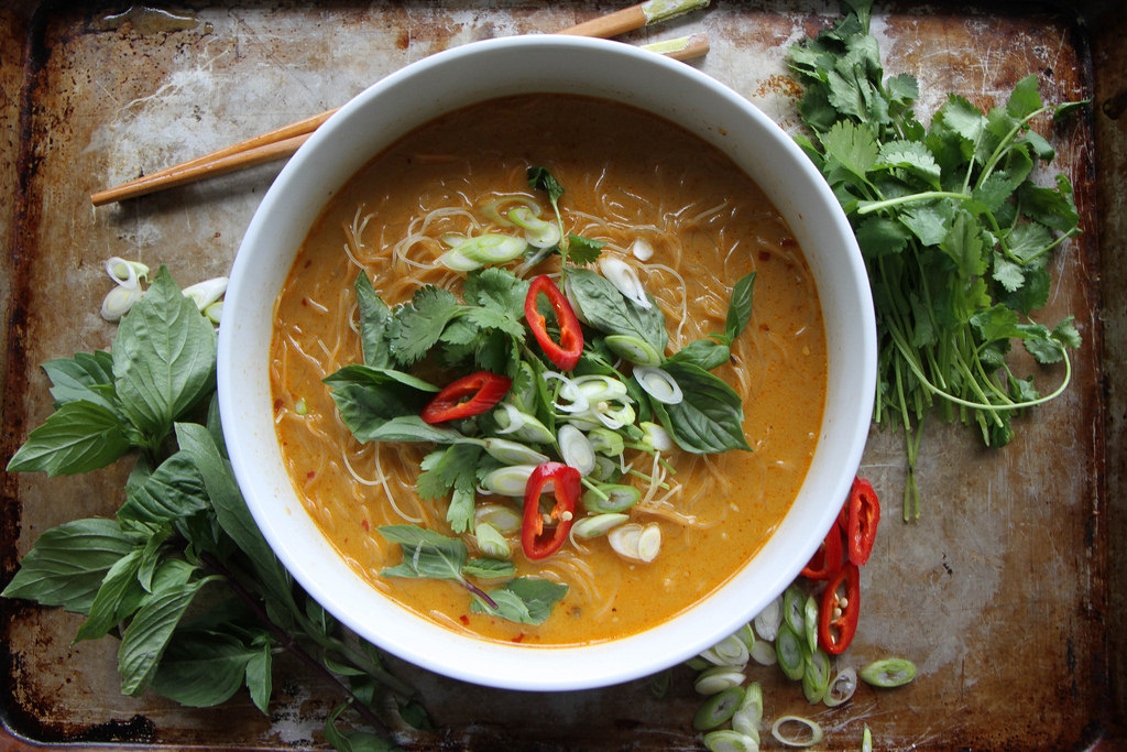 Republik bagværk konservativ Spicy Thai Curry Noodle Soup - Heather Christo